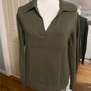 Banana Republic V-Neck Sweater in Olive